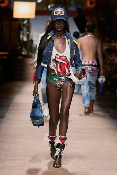 Look 18